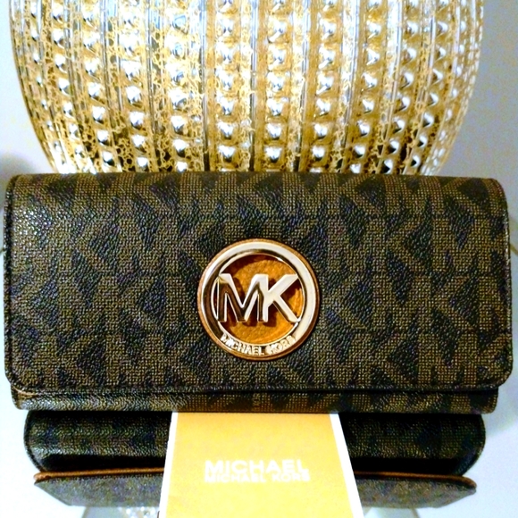Michael Kors Fulton Monogram Wallet - Picture 1 of 14